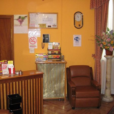 Hostal La Selecta มาดริด ภายนอก รูปภาพ